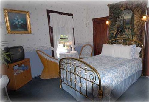 The Lion And The Rose Bed & Breakfast Whitefield Eksteriør bilde